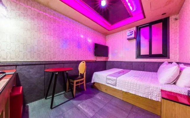 Yeongdeungpo Komodo Hotel