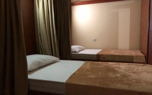 Ms Jackson Guesthouse  Hostel