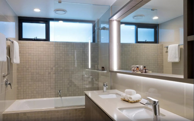 The Glen Hotel & Suites