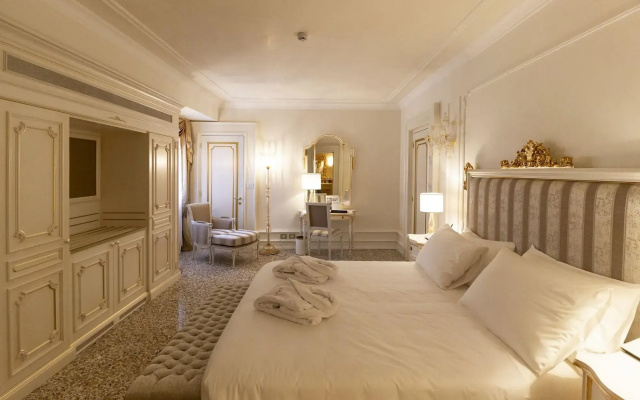 Cà Bonfadini Historic Experience Hotel Venice