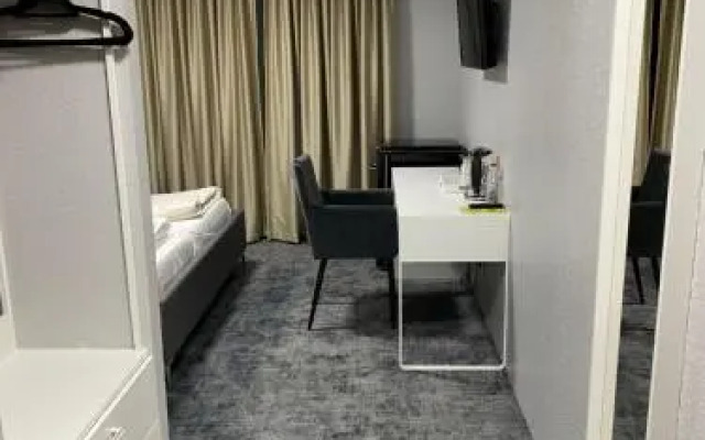 Hotel Deluxe