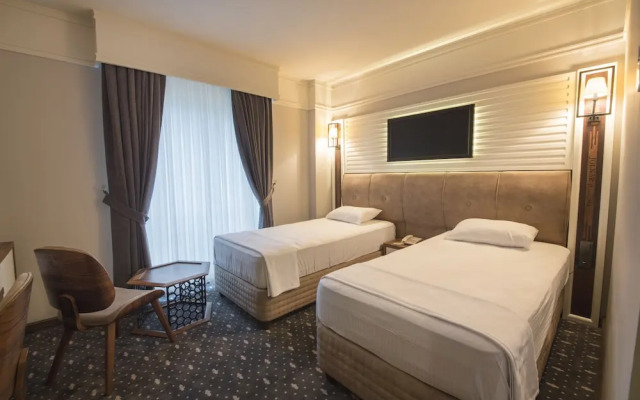 Jolnar Garden Hotel