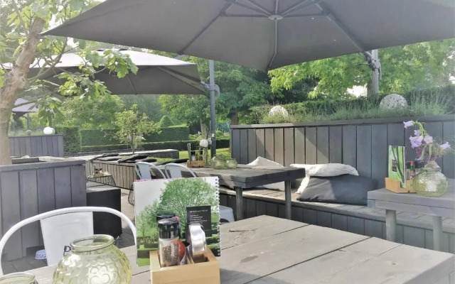 Cosy floating boatlodge, "Paris"