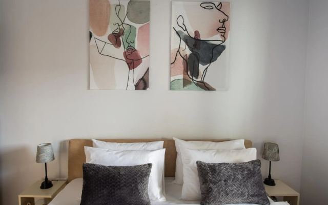 LINA - PG, Riverside Apartment