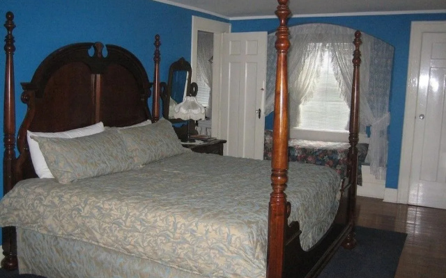 Chestnut Inn Bed and Breakfast
