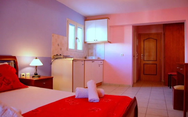 Alkyoni Studios & Apartments