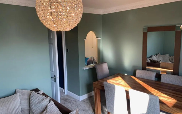 Stylish 2 Bed Penthouse in Trendy Pontcanna