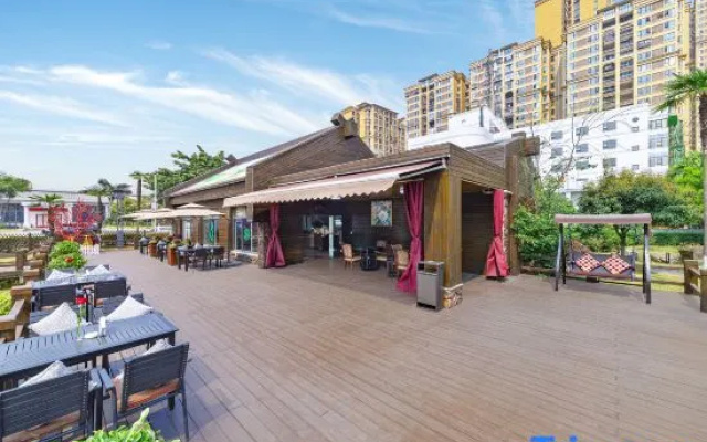 Chengdu Star Flower Garden Hotel (University Games Sports Center)