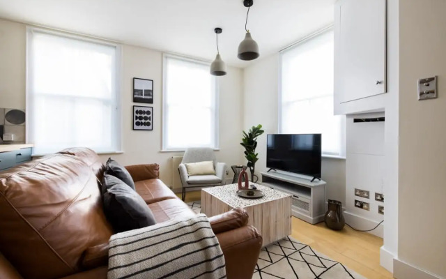 The Stepney Star - Bright & Modern 2BDR with Terrace