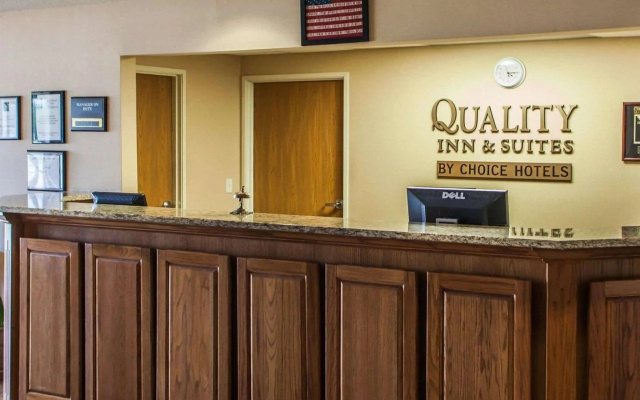 Quality Inn & Suites Eldridge Davenport North