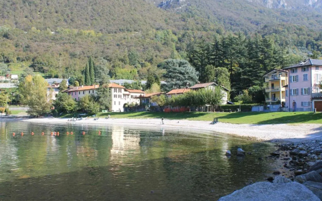 Balcony Lake View Apartment