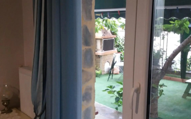 Garden's house