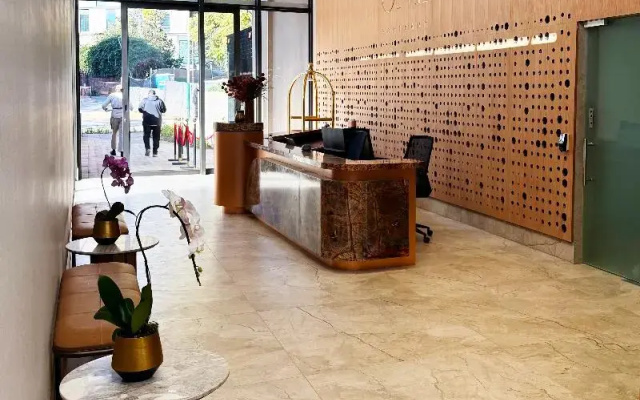 One Rosebank Executive Apartment Hotel