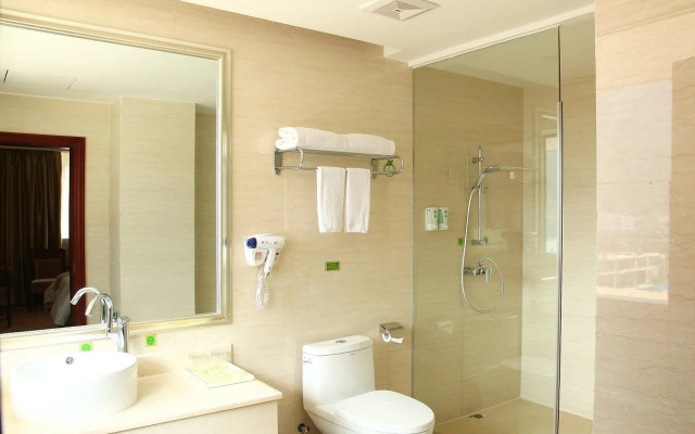 Vienna International Hotel（Guangxi Guilin Yangsuo West Street and Ten-mile Gallery）