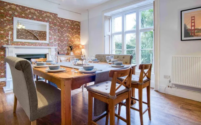 The Old Rectory - 5 Bedroom Holiday Home - Llanedi
