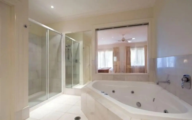Lakeside Suites 1