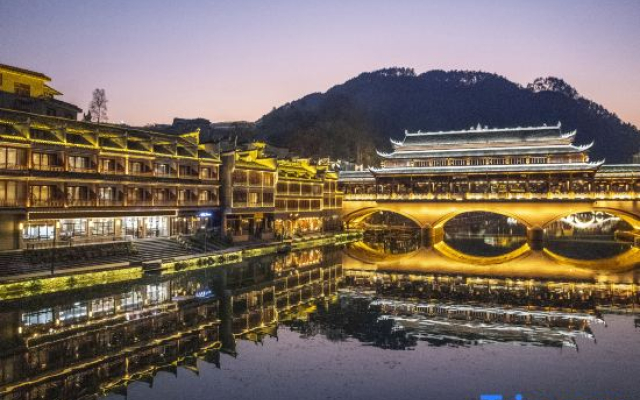 Shiheyuanfang River View Homestay (Fenghuang Tuojiang Yunqiao)