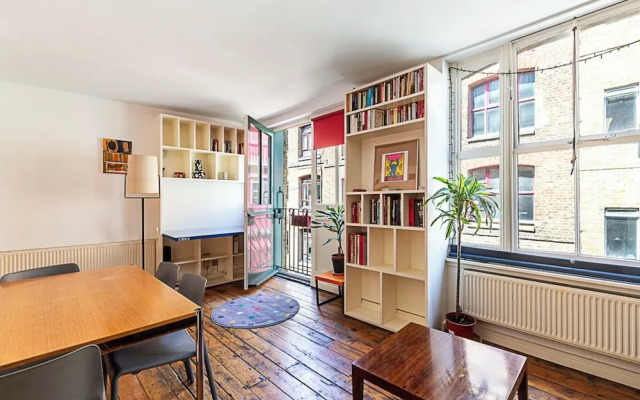 Quirky and Colourful Flat in Shoreditch