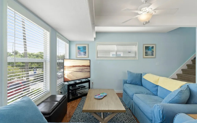 Sunset Beach House by Vtrips