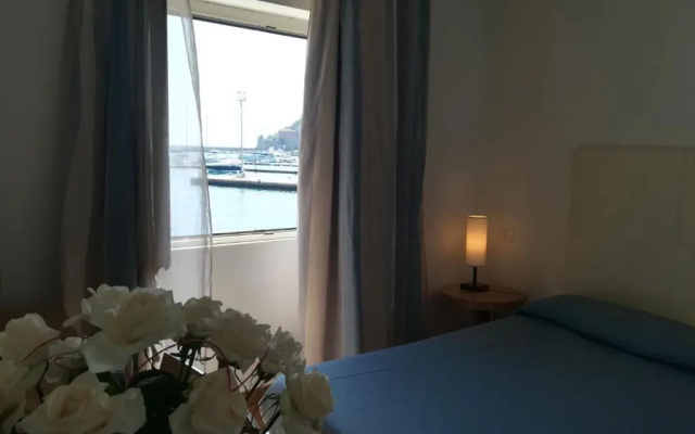 Bi Hotel