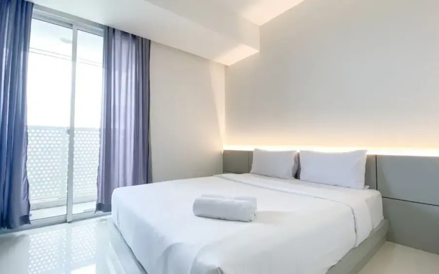 Cozy Living And Warm Studio Apartment At West Vista