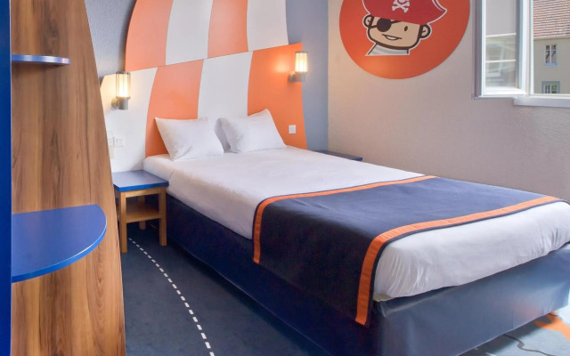 Explorers Hotel