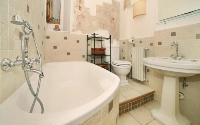Villa in Private Estate,shared Pool,parking,3km to Ponte Vecchio