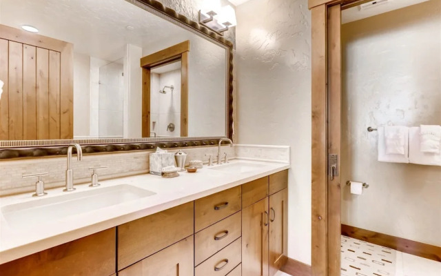 Luxury 3 Bedroom Breckenridge Vacation Rental with Mountain Views Steps from Historic Main Street