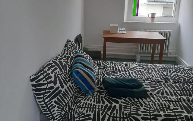 Newport 1-Bed Apt, Sleeps 2 near Train Station