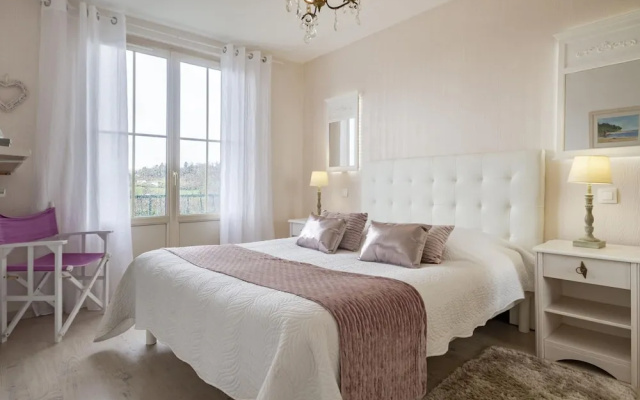Enticing Holiday Home in Tulle with Garden