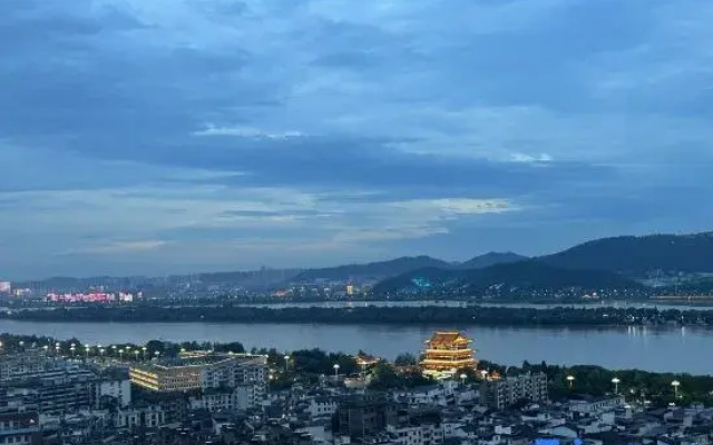Sanshi Riverside Suite Homestay (IFS Guojin Center Pozijie)