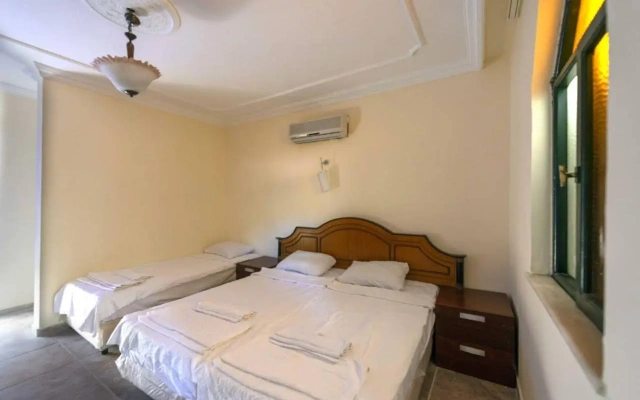 Kromer Garden Hotel