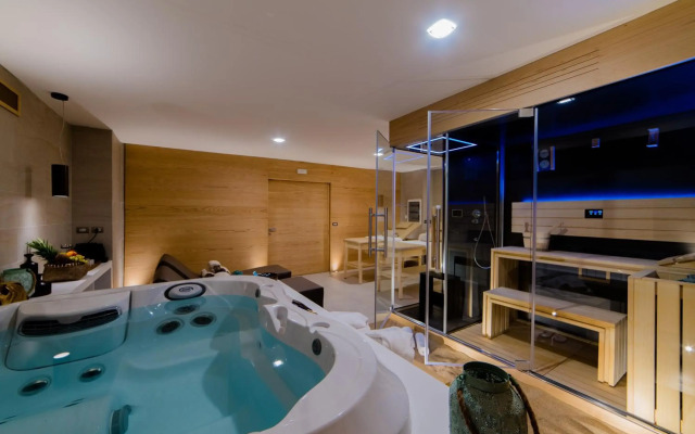 Cumeja - Beach Club & Hotel