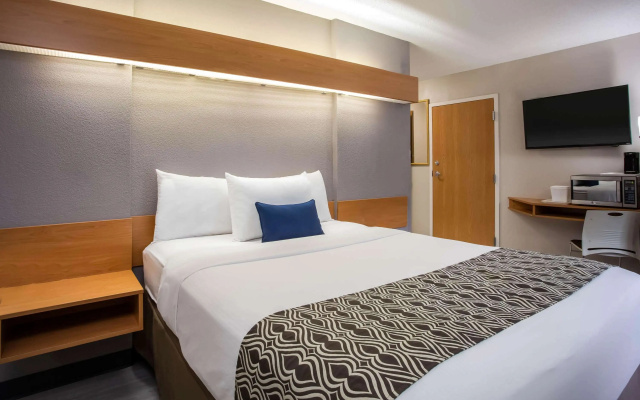 Microtel Inn & Suites by Wyndham Southern Pines / Pinehurst