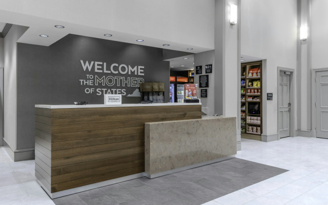 Hampton Inn & Suites Arlington Crystal City DCA