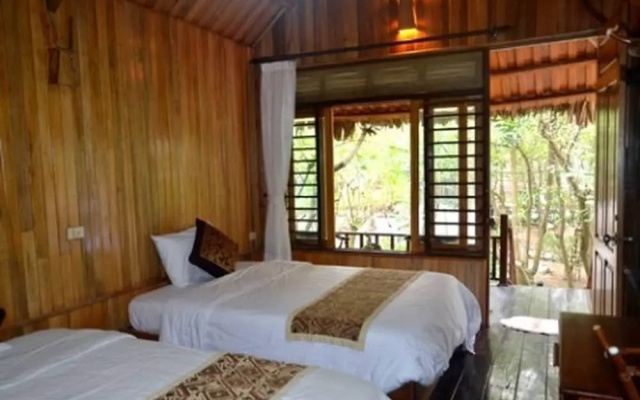 Halong Bay Deluxe Cruise Bungalow on Island