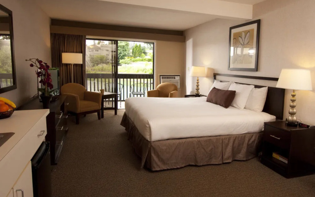 Lakeshore Inn
