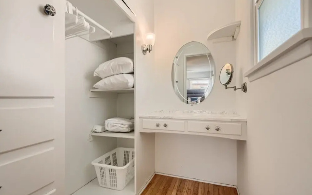 Signature KING 1BR In Top Beach Location (AB)
