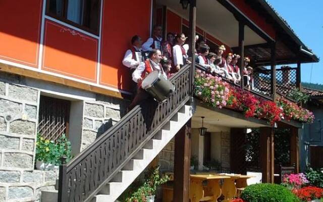 Отель Guest House Astra вид на фасад