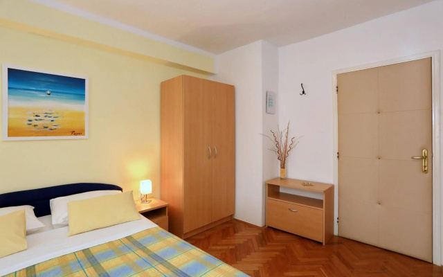 Apartments & Rooms Petra