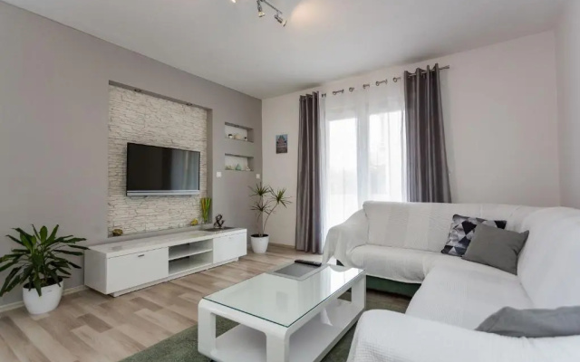 Apartment Petar - 50m from sea