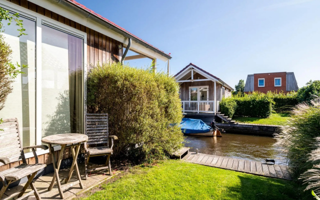 Beautiful Chalet With Sauna and Right on the Water