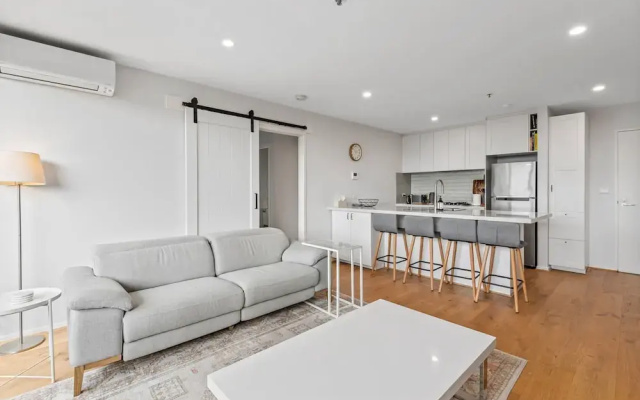 Sleek Kensington 2-bed With BBQ Area & Gym