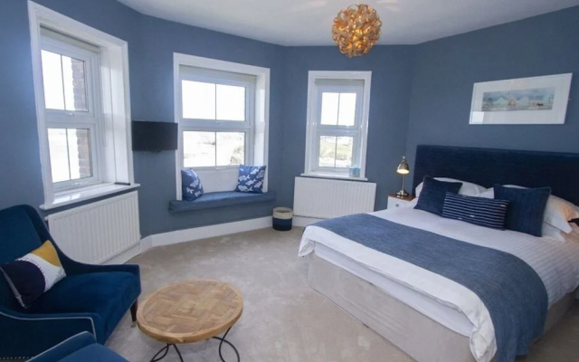 Cliff House B&B & The Moorings Apartments - Guest house
