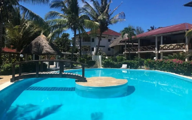 Room in Guest Room - Ascot Residence Only 2 min Walk to the White Sandy Beach