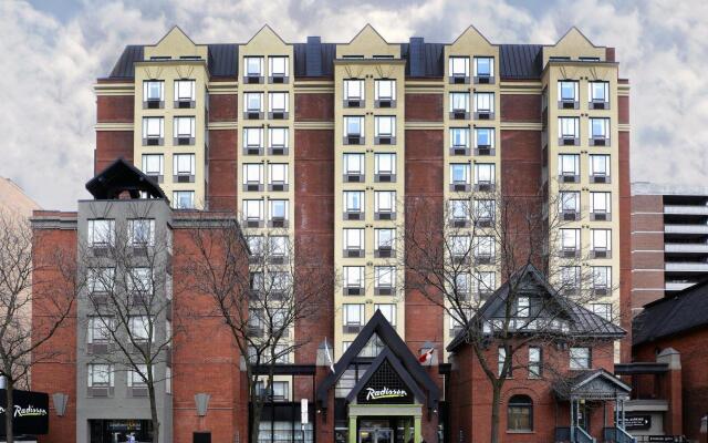 Отель Radisson Hotel Ottawa Parliament Hill Канада, Оттава - отзывы, цены и фото номеров - забронировать отель Radisson Hotel Ottawa Parliament Hill онлайн вид на фасад