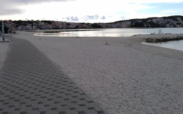 Central - 40m From the Beach - A2