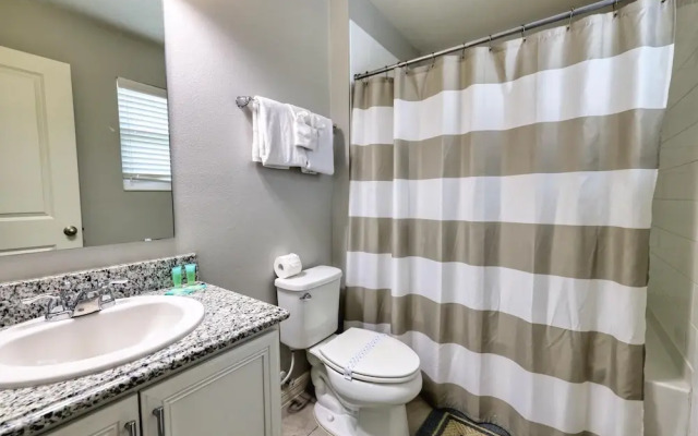 Cinthia s 4-bed Compass Bay Vacation Townhome