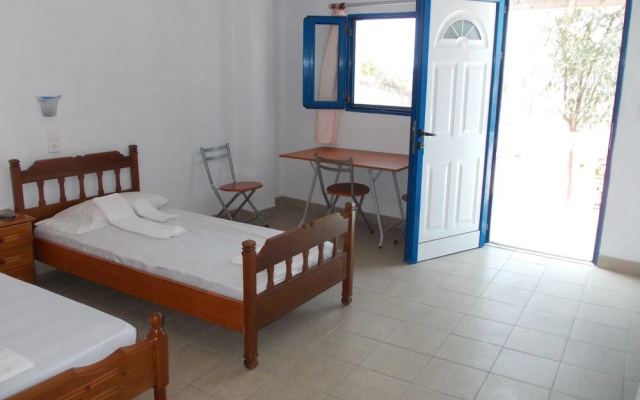 Zacharo Rooms Thirasia