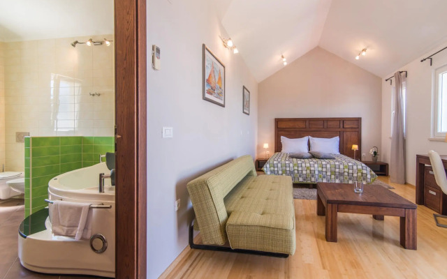 Gumonca in Supetar with 6 bedrooms and 5 bathrooms